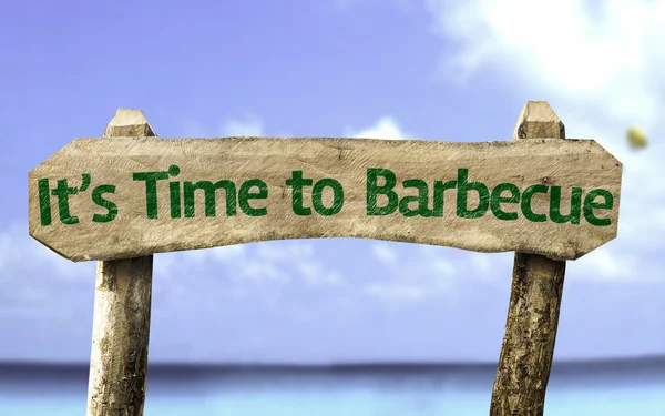 Is het tijd om Barbecue houten teken — Stockfoto