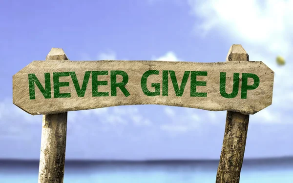 Never Give Up wooden sign — Stock Photo, Image