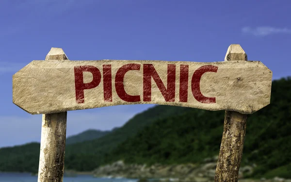 Picnic letrero de madera — Foto de Stock