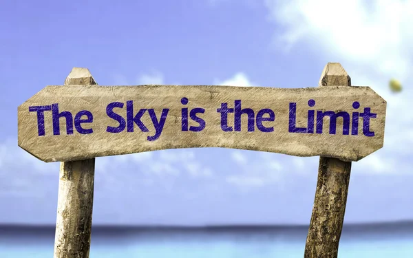 De Sky is The Limit houten teken — Stockfoto