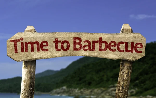 Tijd om Barbecue houten teken — Stockfoto