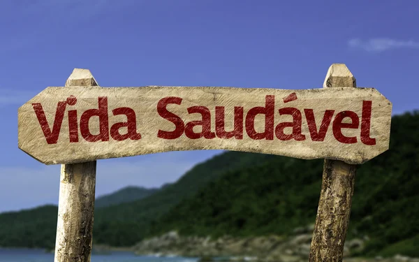 Healthy Life (In Portuguese) wooden sign — Stock Photo, Image