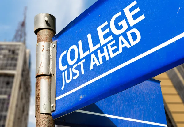 College Just Ahead sign — Stock Photo, Image