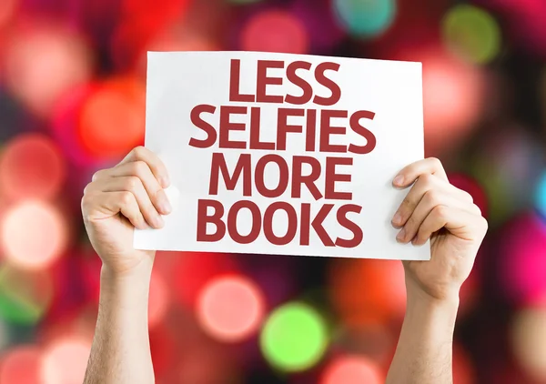 Menos selfie Más Libros tarjeta — Foto de Stock