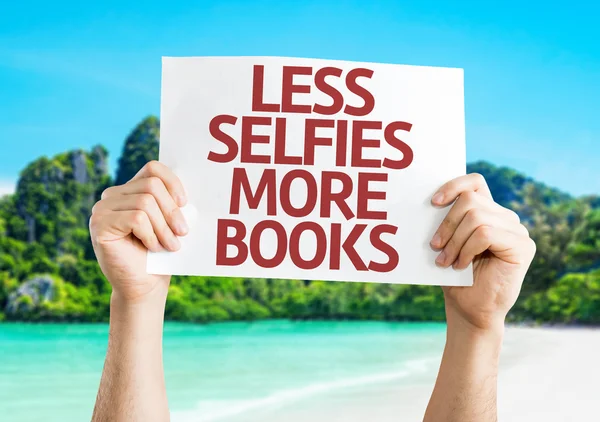 Menos selfie Más Libros tarjeta — Foto de Stock