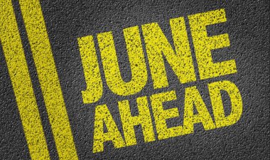 June Ahead metin yolda
