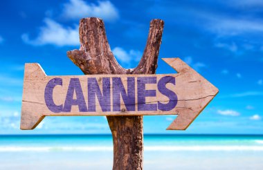 Cannes ahşap işareti