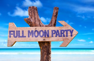 Full Moon Party ahşap işareti