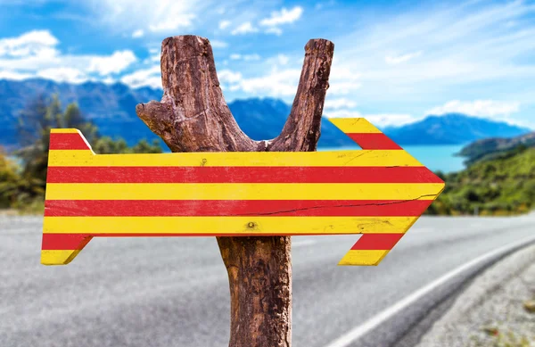 Katalonien Flagge hölzernes Schild — Stockfoto