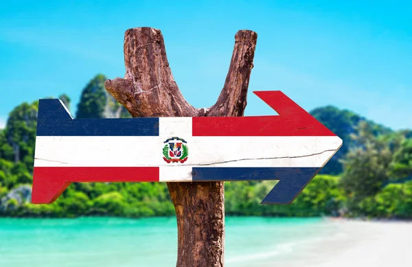 República Dominicana Bandeira de madeira sinal — Fotografia de Stock