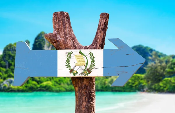 Деревянный знак флага Гватемалы — стоковое фото
