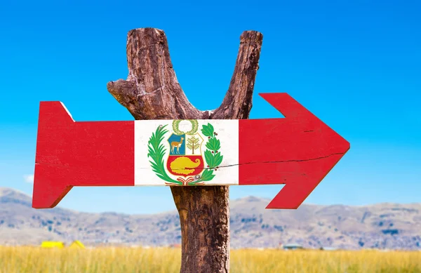 Peru sinal de madeira — Fotografia de Stock