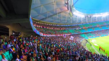 Stadyumdaki insanlar