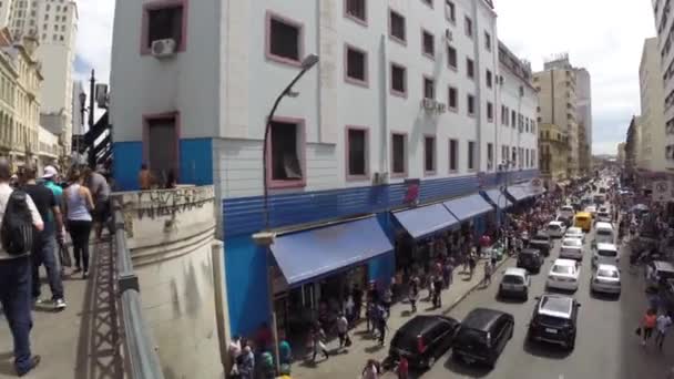 Hunderte Menschen laufen mit — Stockvideo