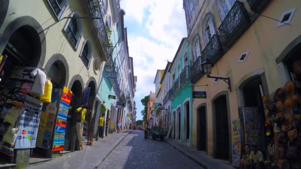 Spaziergang auf dem alten Stadtpelourinho — Stockvideo