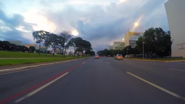Conducir por la ciudad de Brasilia Central — Vídeos de Stock