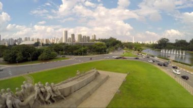 Ibirapuera Parkı Bandeiras Anıtı