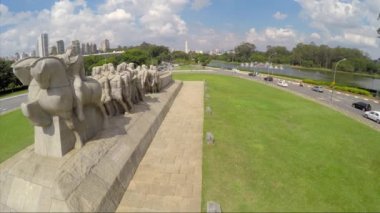 Ibirapuera Parkı Bandeiras Anıtı