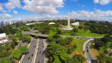 Dikilitaş ve Sao Paulo Ibirapuera Parkı