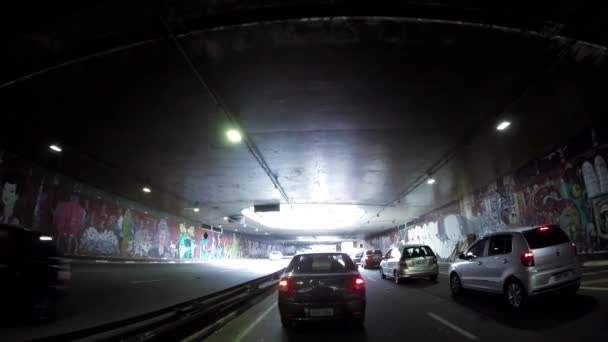 Ünlü cadde başında sürüş — Stok video