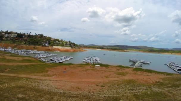 Furnas Lac avec des bateaux et des yachts — Video