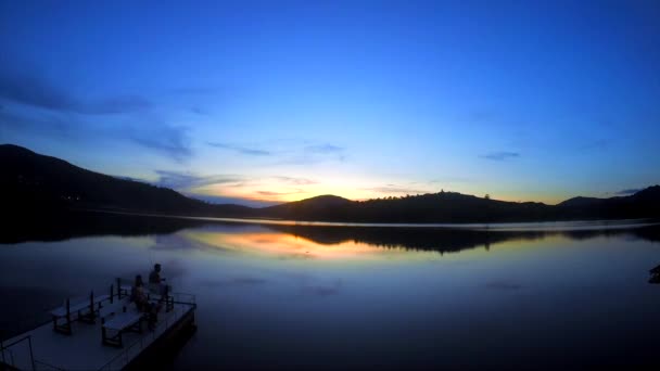 Zonsondergang over de stad van Minas Gerais — Stockvideo