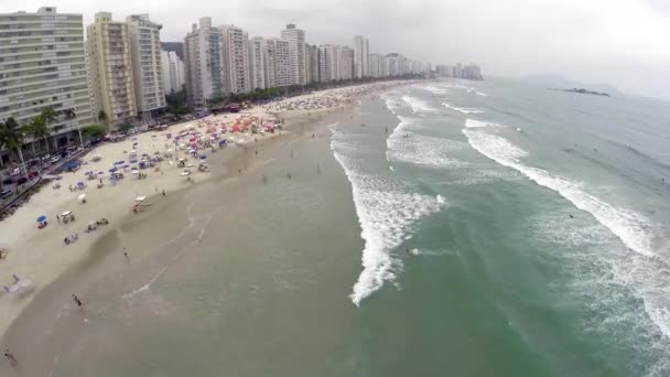 Célèbre plage sur la côte brésilienne — Video