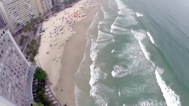 célèbre plage sur la côte brésilienne 