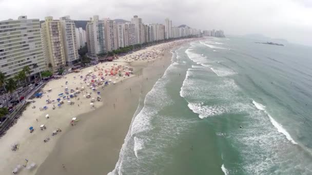 Célèbre plage sur la côte brésilienne — Video