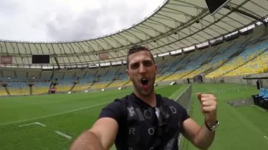 Biri kutlayan ünlü Maracana Stadı