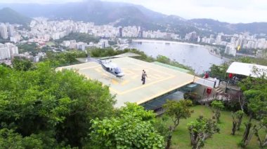 Helikopter alarak Sugar Loaf üzerinden kapalıdır