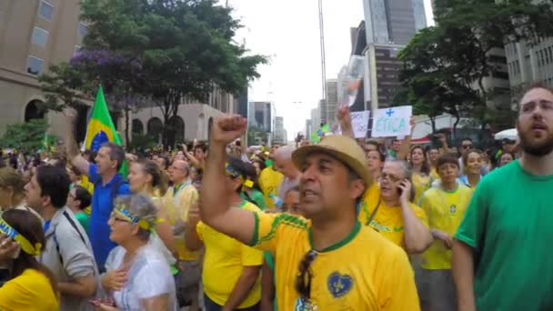 Protesta popular contra gobierno brasileño — Vídeo de stock
