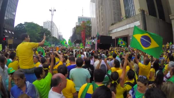 Народ протестует против бразильского правительства — стоковое видео