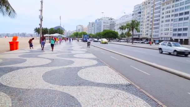 Panorámás kilátás nyílik a Copacabana járda — Stock videók