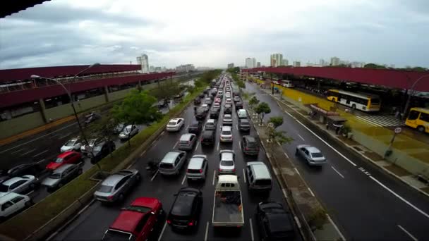 A forgalom a híres radiális Leste Avenue — Stock videók