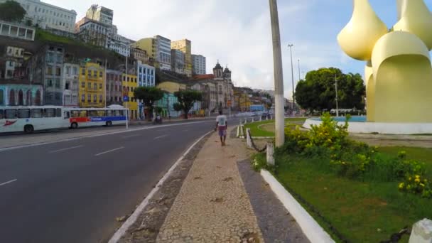 Spaziergang durch die Straßen von Salvador — Stockvideo