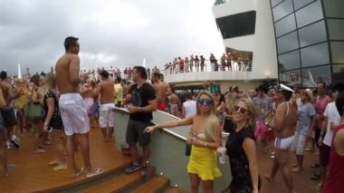 İnsanlar Carnaval Cruise Ship kutlamak