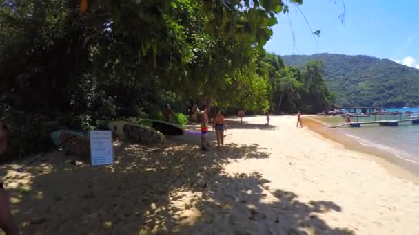 Famosa Praia do Pouso en Ilha Grande — Vídeo de stock