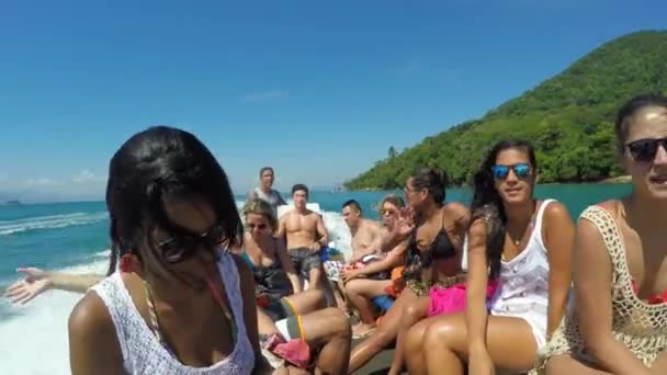 Friends enjoy the travel on Sailboat — Αρχείο Βίντεο