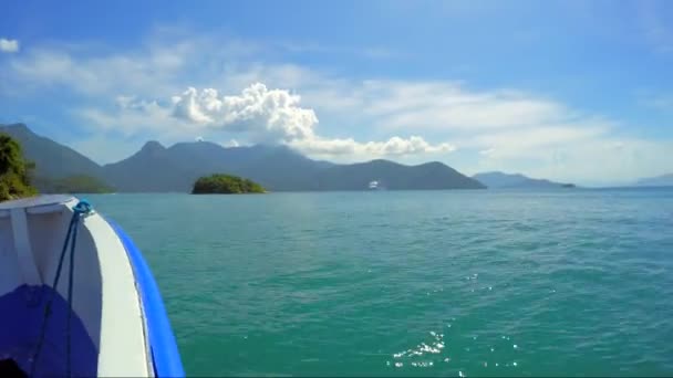 Båtreise rundt øyene – stockvideo
