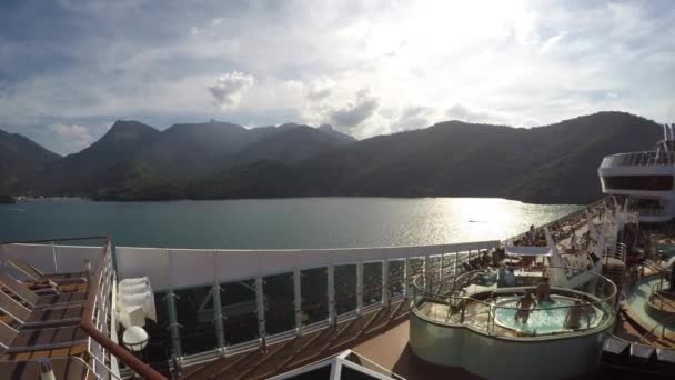 Bateau de croisière dans le Carnaval — Video