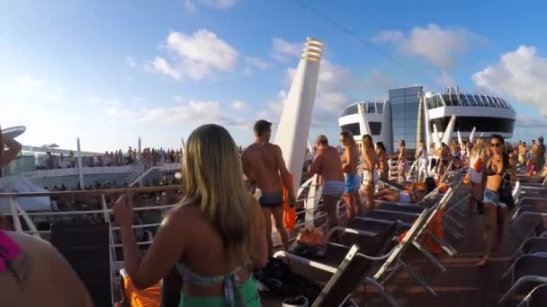 Cruise Ship in Carnaval — Stock Video