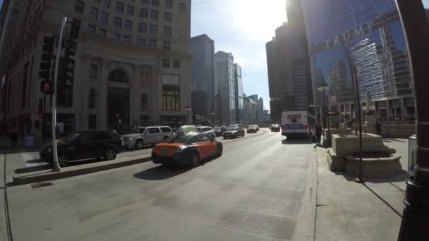 Trafik på Chicago Streets — Stockvideo