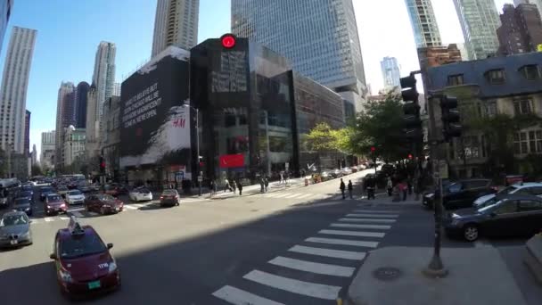 Tráfico en las calles de Chicago — Vídeo de stock