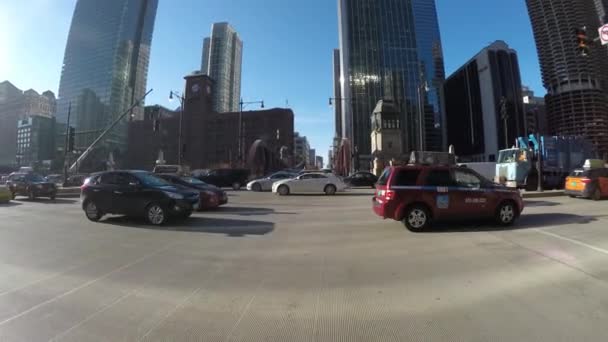 Verkeer op de straten van Chicago — Stockvideo