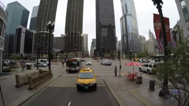 Движение на улицах Чикаго — стоковое видео