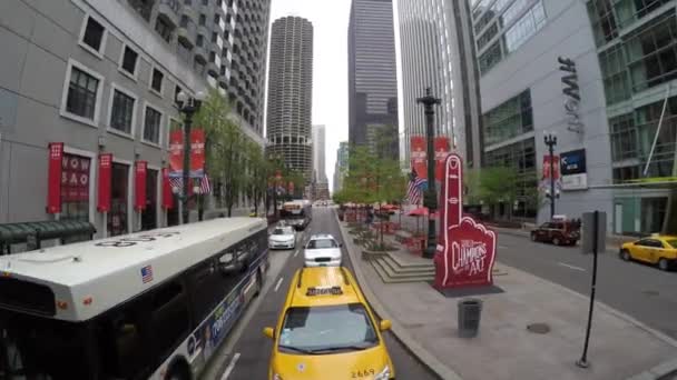 Tráfico en las calles de Chicago — Vídeo de stock