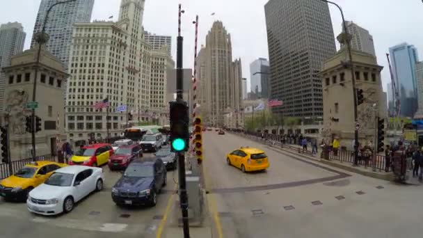 Driving on Chicago streets — Stock Video