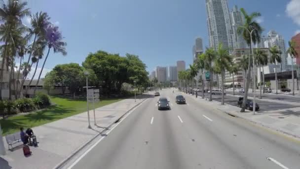 Rijden op de beroemde Ocean Drive — Stockvideo