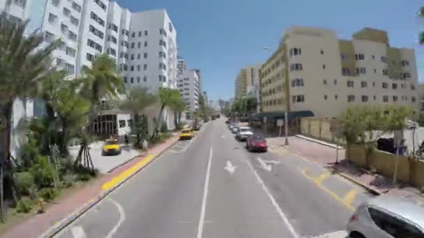 Autofahren am Südstrand, Miami — Stockvideo